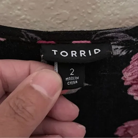 Torrid Black Floral Crepe Strappy Blouse Shirt Top with 3/4 Sleeves Size 2/2X - Picture 4 of 11